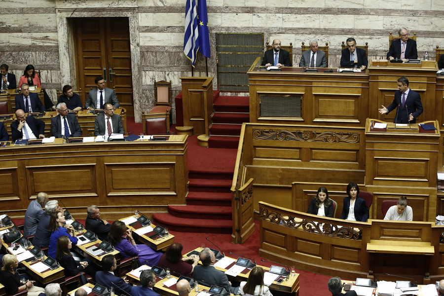 Υπερψηφίστηκε από ΝΔ και Ελληνική Λύση η κατάργηση του ασύλου – Αποχώρηση ΣΥΡΙΖΑ και ΜεΡΑ25