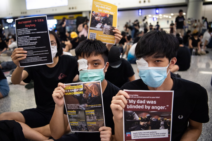 Ξανάνοιξε το αεροδρόμιο του Χονγκ Κονγκ