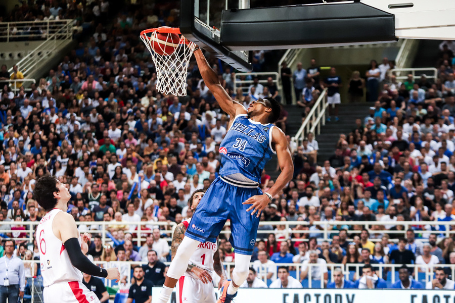 Η FIBA αποθεώνει τον Γιάννη Αντετοκούνμπο (Βίντεο)