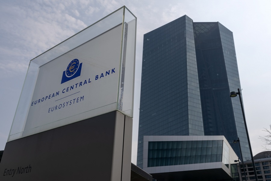 H ΕΚΤ ρίχνει τον ρυθμό αγοράς ομολόγων