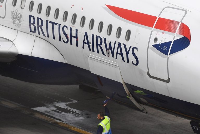 Η British Airways σκοπεύει να απολύσει έως και 12.000 εργαζόμενους λόγω της πανδημίας του κορωνοϊού