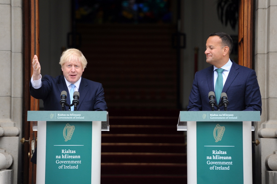 O Τζόνσον «θέλει συμφωνία» αλλά οι προτάσεις του δεν εντυπωσιάζουν τον Ιρλανδό πρωθυπουργό