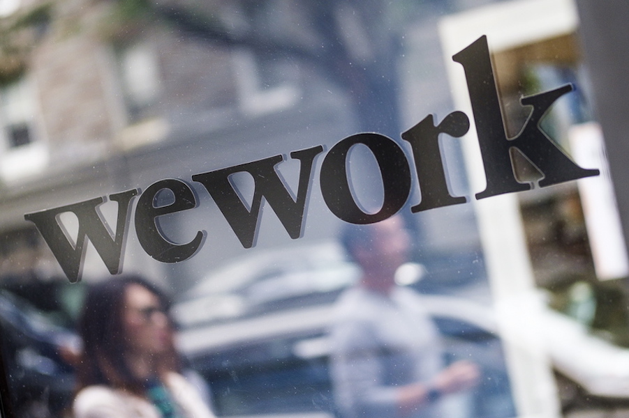 «Σανίδα» σωτηρίας στη WeWork από τη Softbank