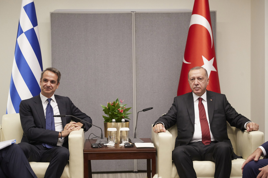 Συγκρατημένη αισιοδοξία στην κυβέρνηση μετά τη συνάντηση Μητσοτάκη- Ερντογάν
