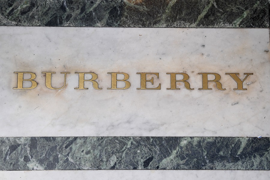 Φόβοι πως η νέα συλλογή της Burberry θα μείνει στο… ράφι, μετά την αποχώρηση του CEO Gobetti