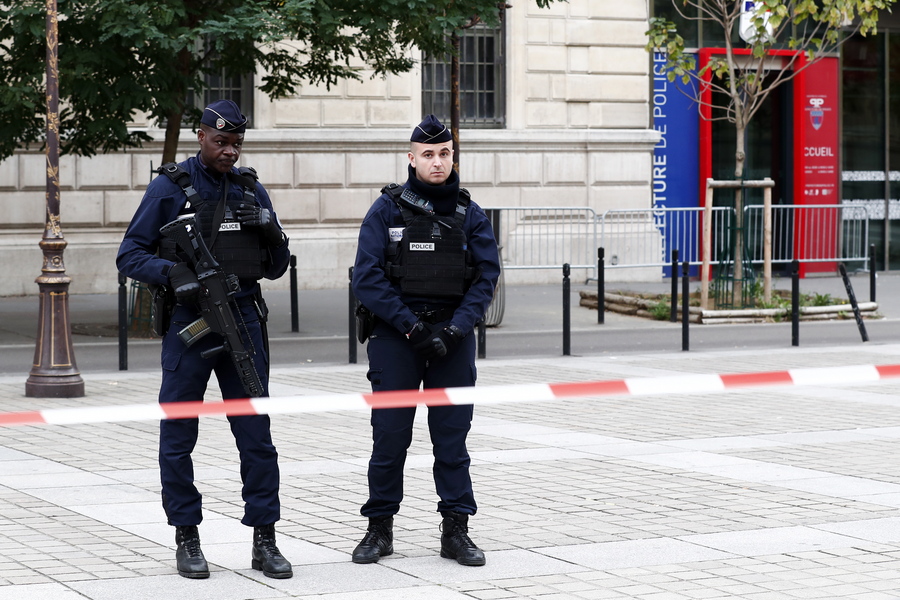 Δολοφονική επίθεση στο Παρίσι: Τέσσερις αστυνομικοί νεκροί από χτυπήματα με μαχαίρι σε αστυνομικό τμήμα