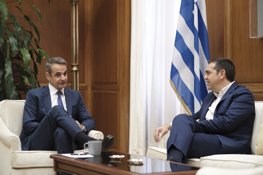 Ολοκληρώθηκαν τα ραντεβού του πρωθυπουργού με Τσίπρα και Γεννηματά- Οι διάλογοι