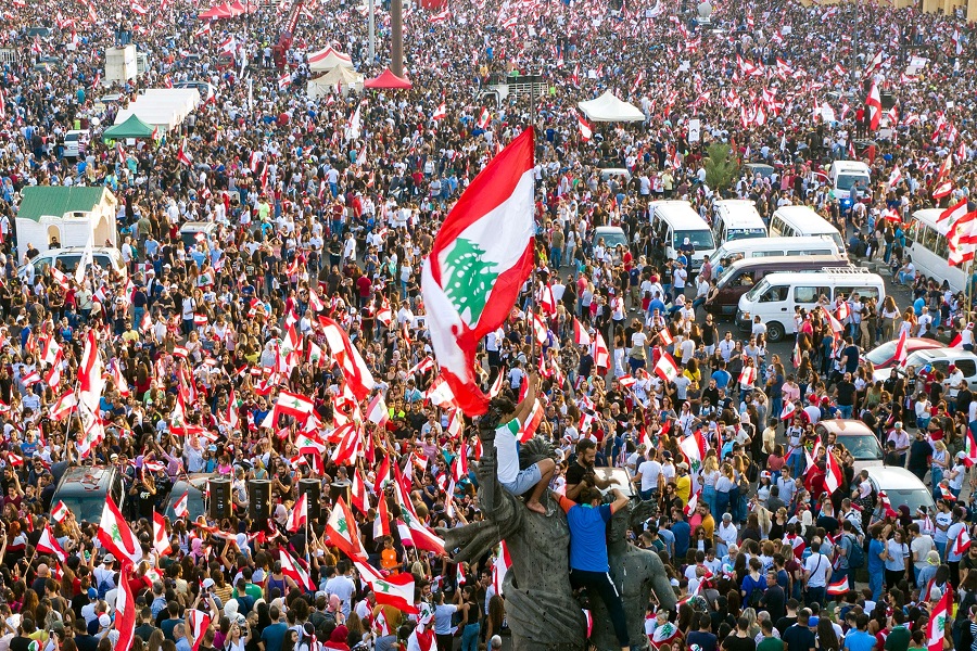 Πώς ένας φόρος στο WhatsApp οδήγησε στο ξέσπασμα αντικυβερνητικών διαδηλώσεων στον Λίβανο