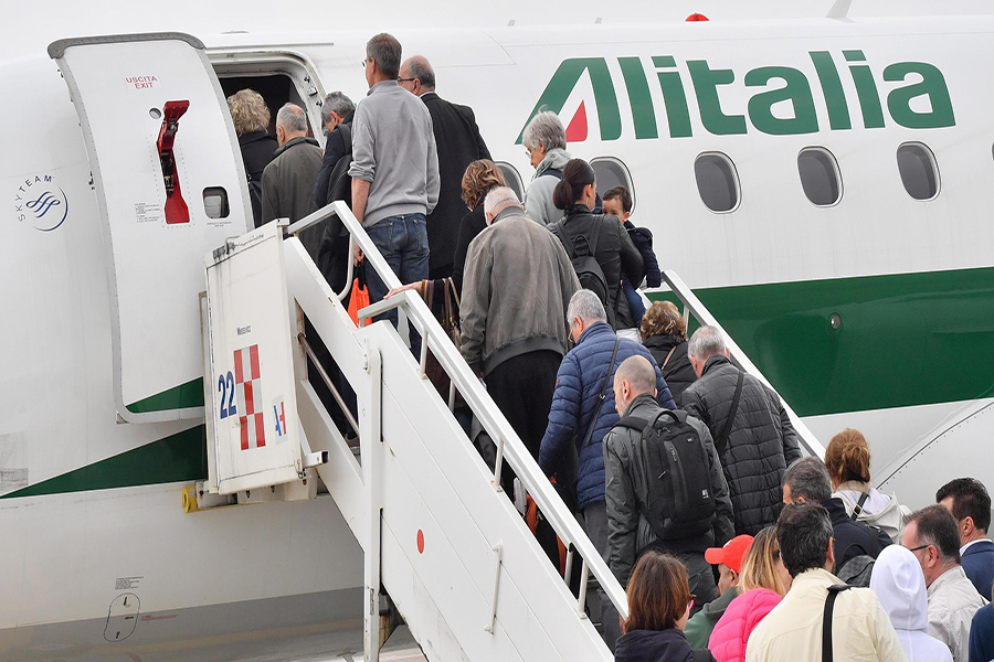 Η ιταλική κυβέρνηση σχεδιάζει να εθνικοποιήσει την Alitalia λόγω κορωνοϊού