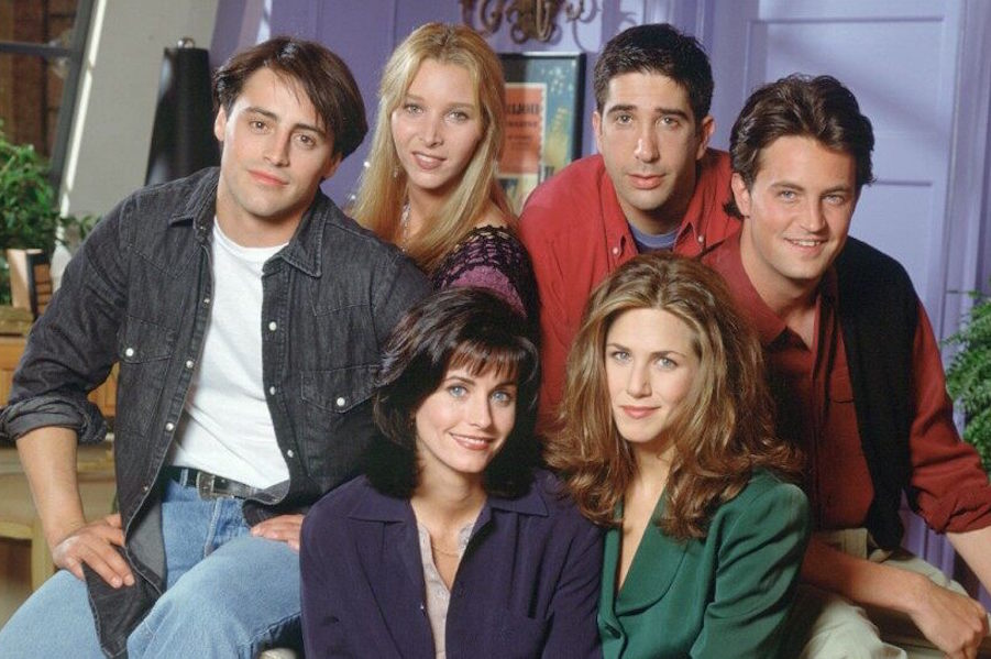 Friends: Οργιάζουν οι φήμες για επανένωση της τηλεοπτικής παρέας
