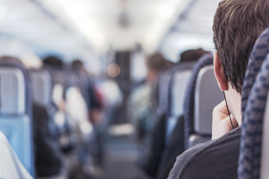 Ταξίδι με αεροπλάνο εν μέσω κορωνοϊού; Αυτές είναι οι πιο ασφαλείς θέσεις