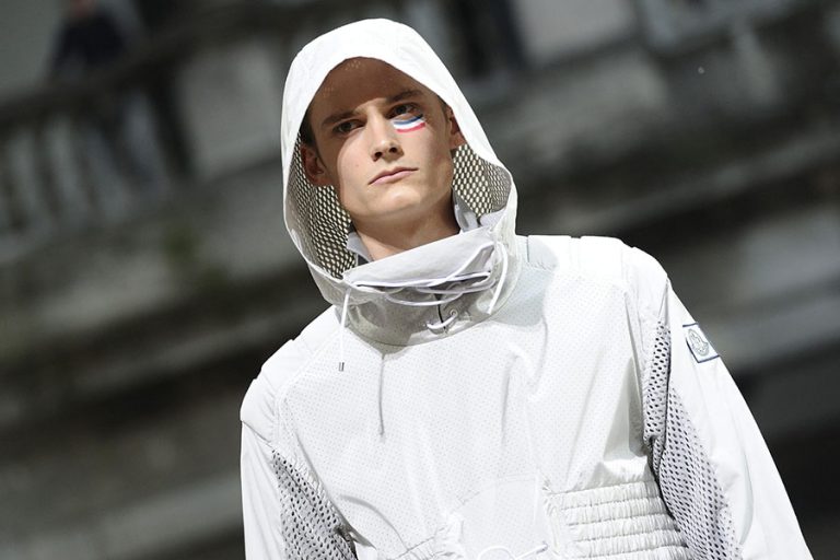 Η Kering συζητά την εξαγορά της Moncler για 12 δισ. δολάρια – Ο ανταγωνισμός με την LVMH