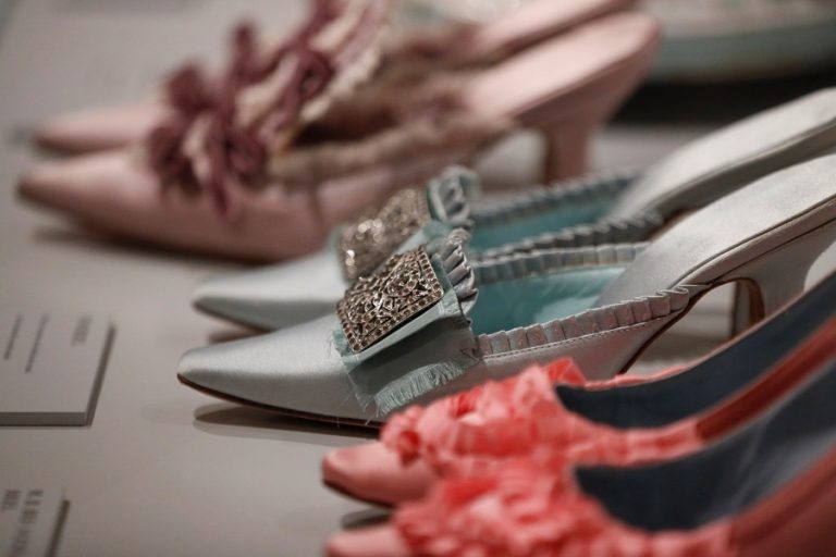 Τέλος εποχής για τα παπούτσια Manolo Blahnik