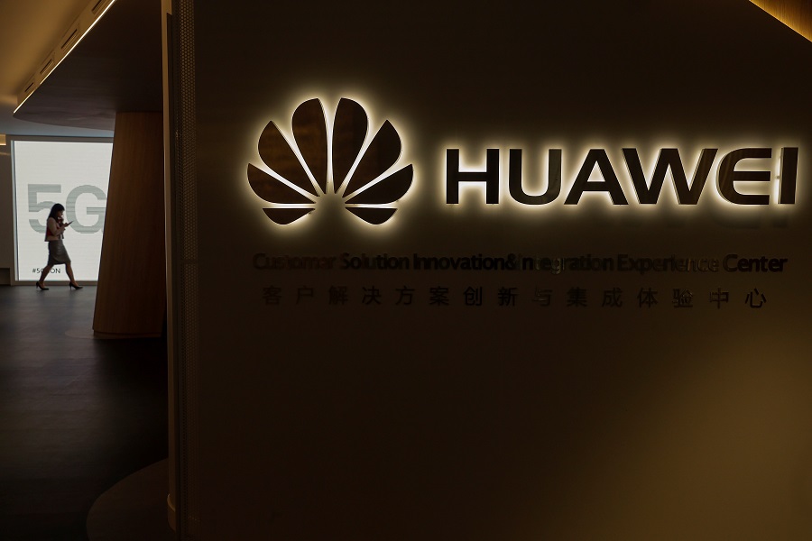 Η ΕΕ εξετάζει υποχρεωτικό μπλοκ στη Huawei για τα δίκτυα 5G