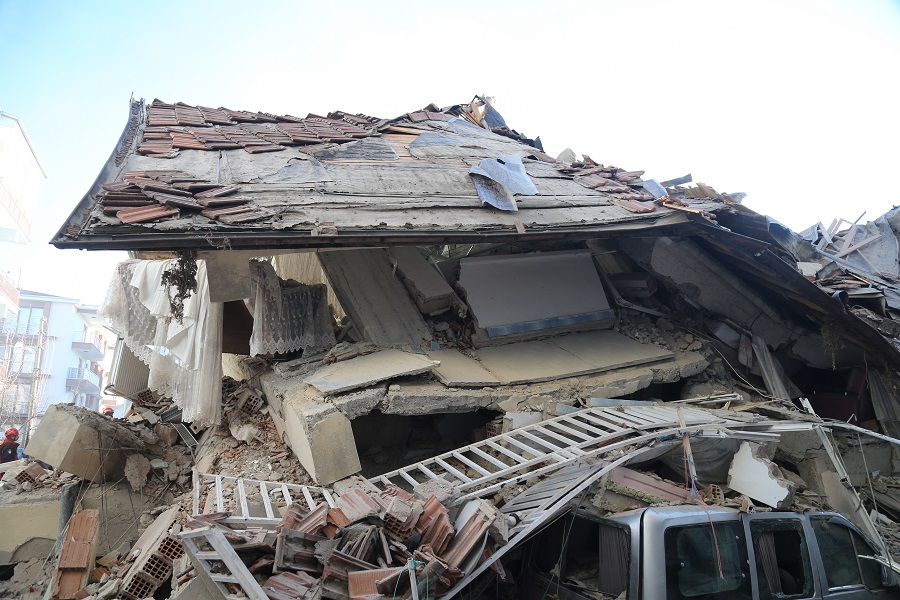 Ισχυρός σεισμός στην Τουρκία: Τουλάχιστον 20 νεκροί- Πάνω από 1.000 οι τραυματίες