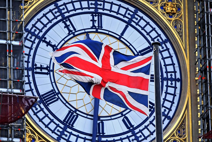 Έλλειμμα-ρεκόρ 76 δισ. δολαρίων ανακοίνωσε η Βρετανία για τον Απρίλιο