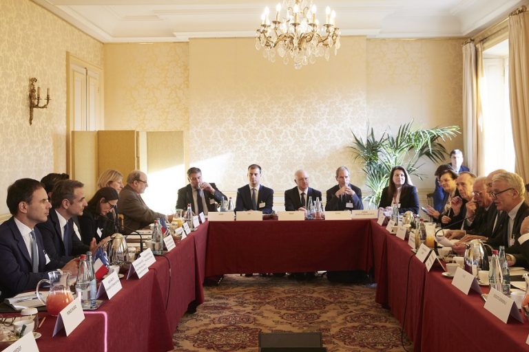 Συνάντηση Μητσοτάκη με εκπροσώπους 24 γαλλικών πολυεθνικών εταιρειών- Τι συζητήθηκε