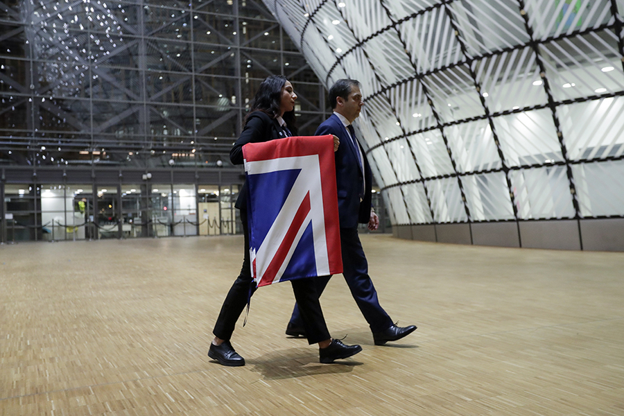 Brexit: Υποστολή βρετανικής σημαίας στα ευρωπαϊκά όργανα (Βίντεο)