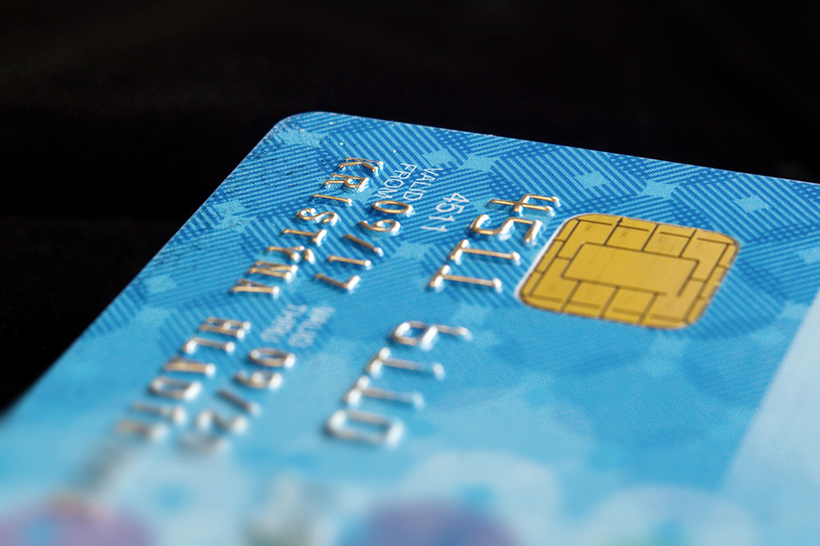 Οι Αμερικανοί αφήνουν…απλήρωτες τις πιστωτικές τους κάρτες