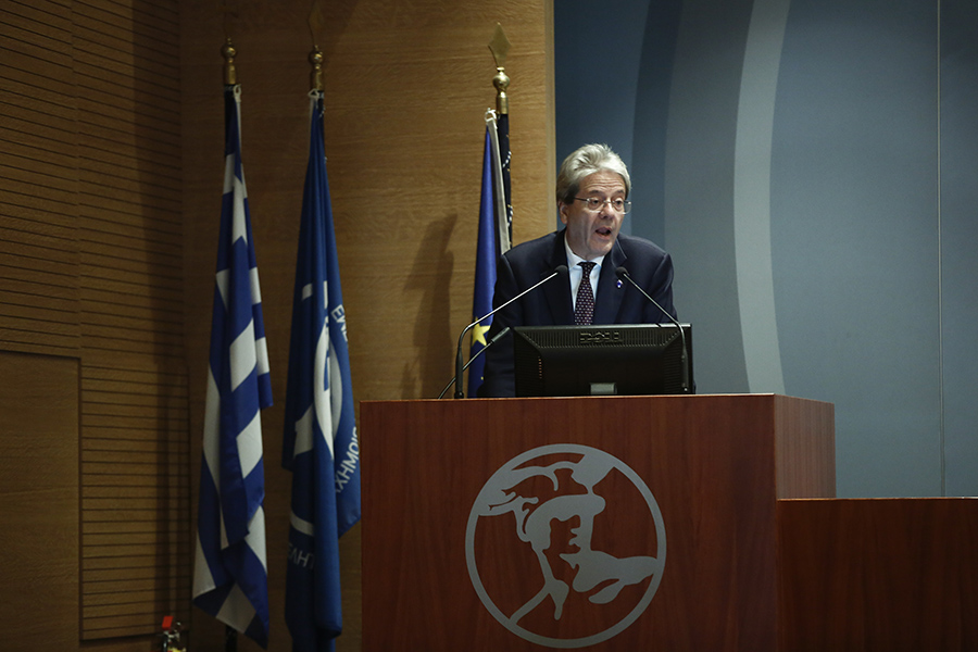 Η Κομισιόν ετοιμάζεται να αναθεωρήσει προς τα πάνω τις προβλέψεις της για την ελληνική οικονομία