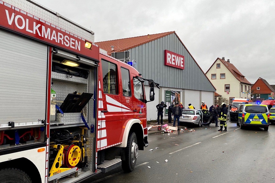Γερμανία: Aυτοκίνητο έπεσε πάνω σε καρναβαλικό άρμα στο Κάσελ. Περισσότεροι από 30 τραυματίες – Συνελήφθη ο οδηγός