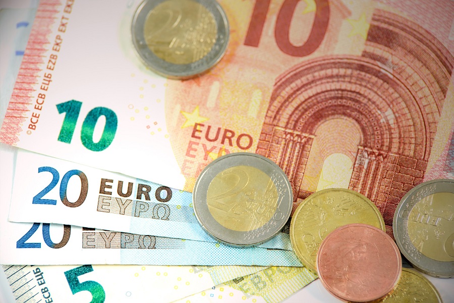 «Βουτιά» εσόδων τον Ιανουάριο – Έλλειμμα 1,5 δισ. ευρώ
