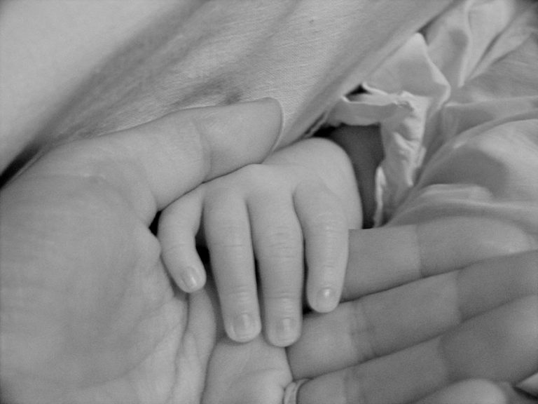 Άνοιξε η πλατφόρμα για τη χορήγηση του επιδόματος γέννησης