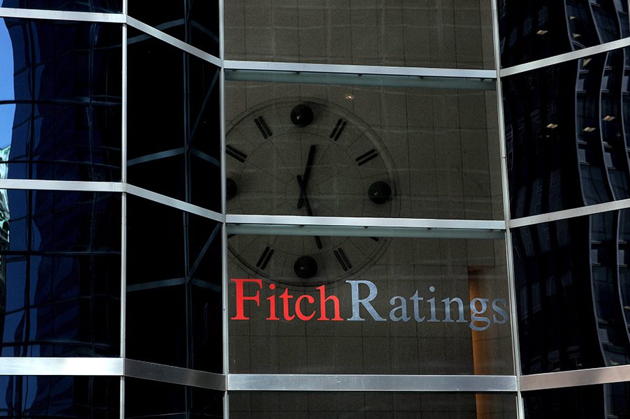 Ποδαρικό στις αξιολογήσεις κάνει σήμερα η Fitch – Πιο κοντά η έξοδος στις αγορές