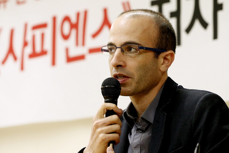 Yuval Noah Harari: «Η θύελλα θα περάσει, αλλά οι σημερινές μας επιλογές θα αλλάξουν τη ζωή μας τα επόμενα χρόνια»