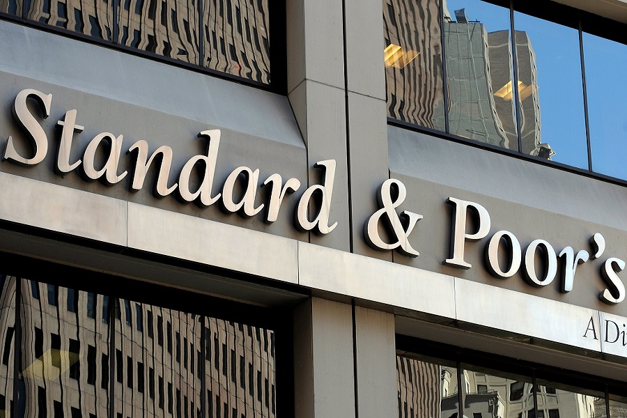 S&P για ελληνικές τράπεζες: Μεγάλη βελτίωση, αλλά τα δύσκολα έρχονται – «Αγκάθι» τα DTC