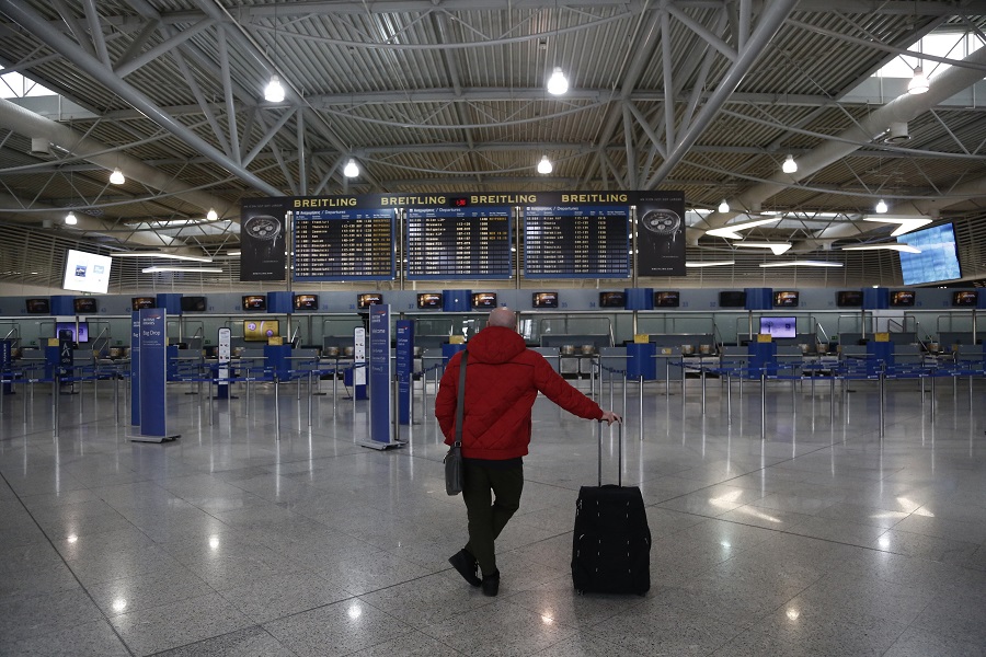 Σκέψεις να σταματήσουν όλες οι πτήσεις από και προς την Ελλάδα από το βράδυ της Κυριακής