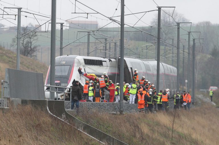 Εκτροχιάστηκε τρένο υψηλής ταχύτητας στη Γαλλία- 20 τραυματίες, ο ένας σοβαρά