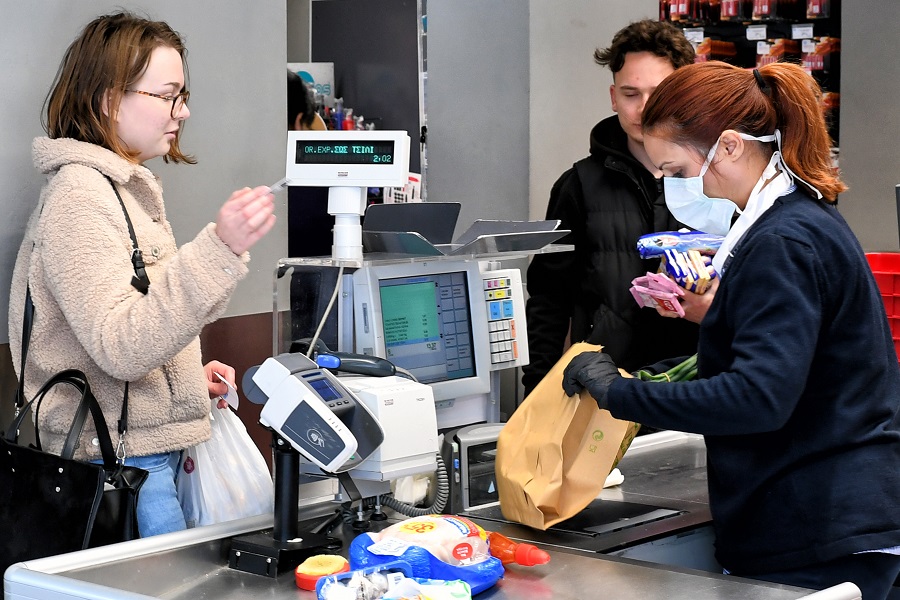 Τι αγόρασαν οι Έλληνες περισσότερο εν μέσω της έξαρσης του κορωνοϊού