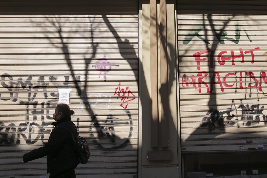 Σπείρα ρήμαξε επιχειρήσεις που είναι κλειστές λόγω κορωνοϊού – Στα 50.000 ευρώ η λεία