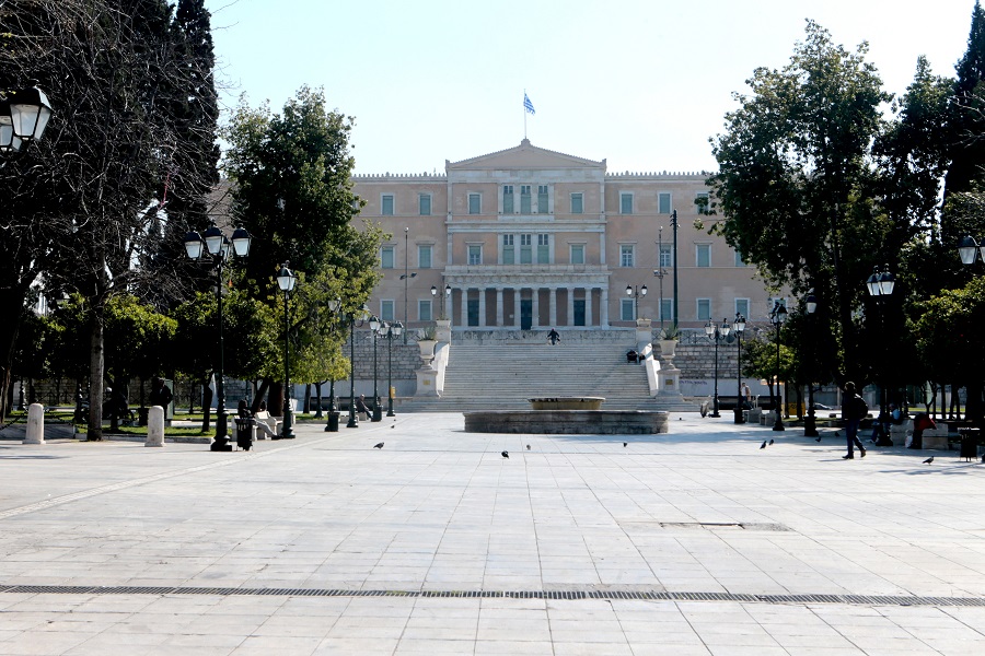 Τι αλλάζει με τα πιστοποιητικά και άλλες 11 ερωταπαντήσεις για το νομοσχέδιο κατά της γραφειοκρατίας