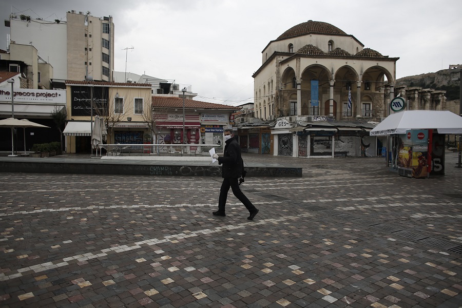 Τα μέτρα που βρίσκονται στην ατζέντα των ειδικών- Σενάρια και για «κόφτη» ατόμων σε καφέ, μπαρ