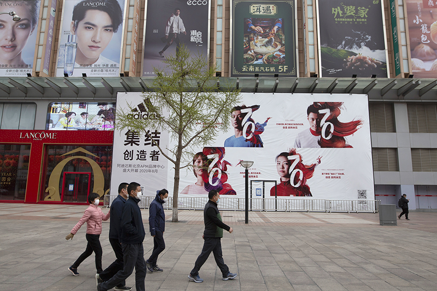 Οι Κινέζοι καταναλωτές αυξάνουν και πάλι τις δαπάνες τους