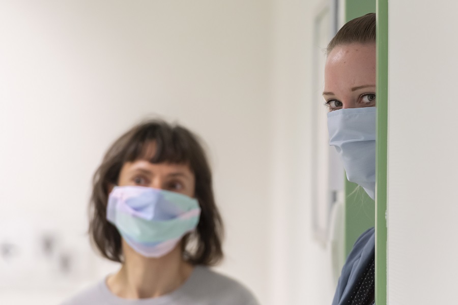 Μπορεί να μας σώσει τελικά η μάσκα από την πανδημία;