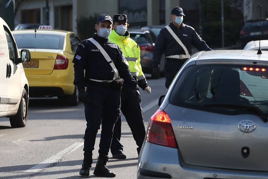 Στις 974 οι παραβάσεις για άσκοπες μετακινήσεις και 6 οι συλλήψεις για λειτουργία καταστημάτων, χθες, σε όλη την Ελλάδα