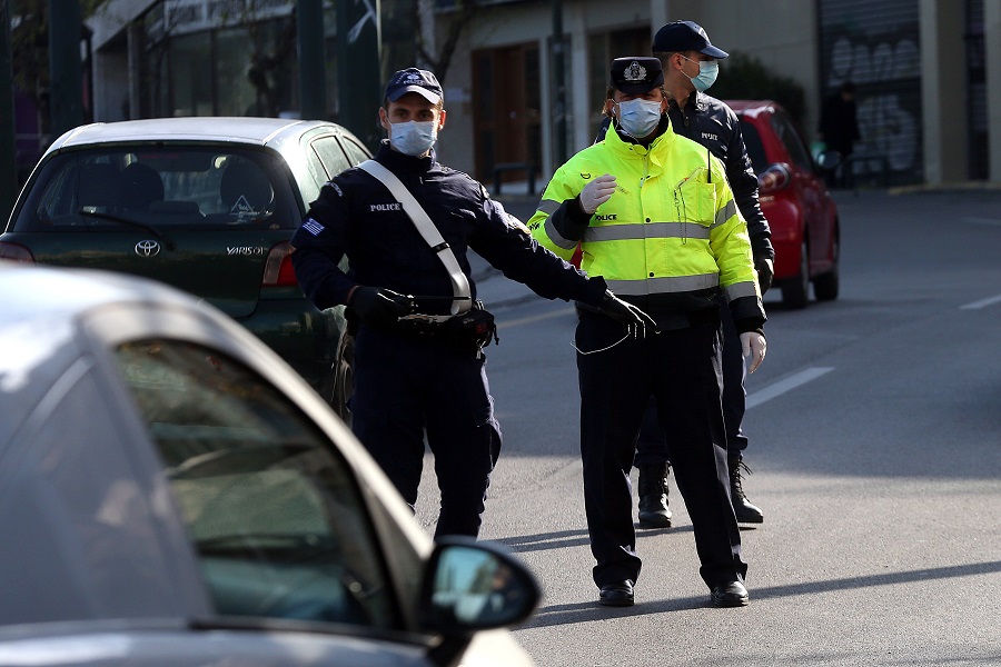 Στις 2.193 χθες οι παραβάσεις του μέτρου για άσκοπες μετακινήσεις- 15 συλλήψεις για λειτουργία καταστημάτων