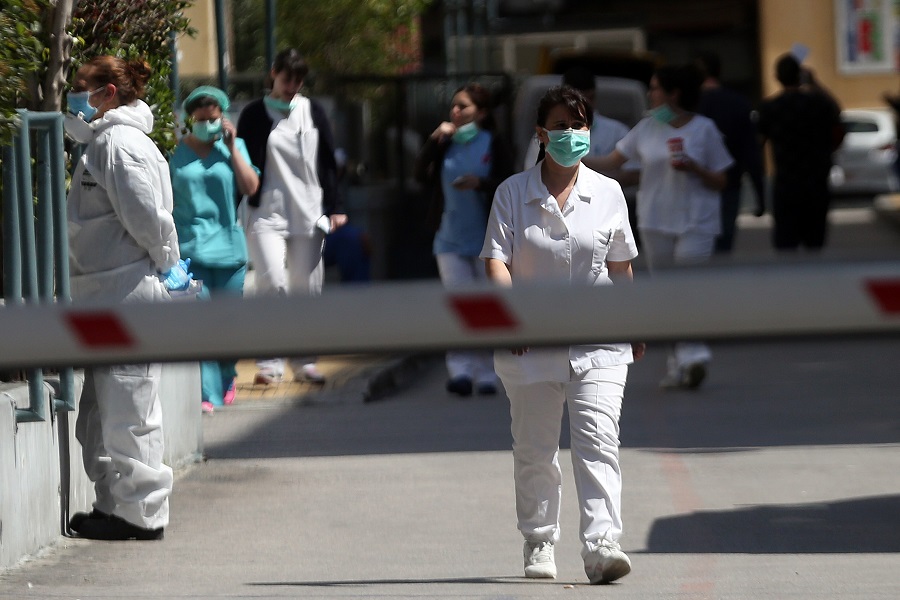 «Τρόμος» από το νέο ρεκόρ διασωληνωμένων- Πιέζονται τα νοσοκομεία