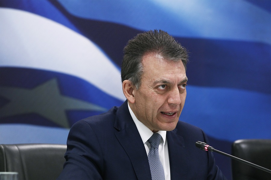 Βρούτσης: «Κανείς κάτω από τον κατώτατο μισθό ακόμη και αν δουλεύει 15 μέρες το μήνα»