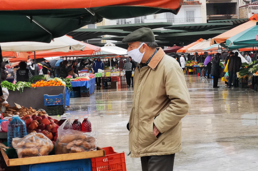 Πιο απαισιόδοξοι οι καταναλωτές για την οικονομία και τις ανατιμήσεις, δείχνει έρευνα της ΕΚΤ