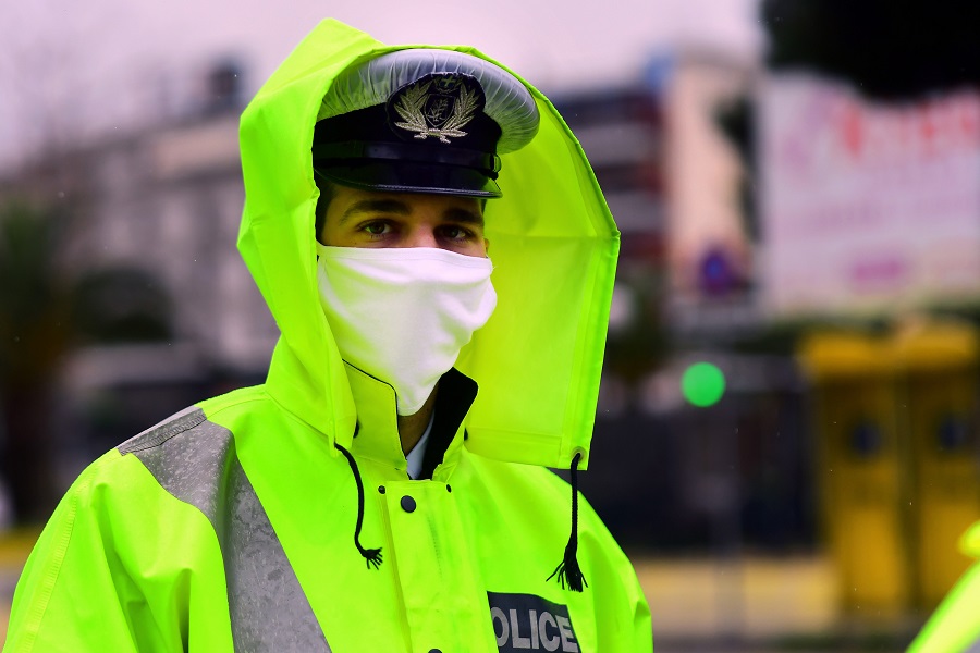 «Βροχή» προστίμων για μάσκες και μη τήρηση αποστάσεων- Δύο συλλήψεις για παράνομη λειτουργία επιχειρήσεων