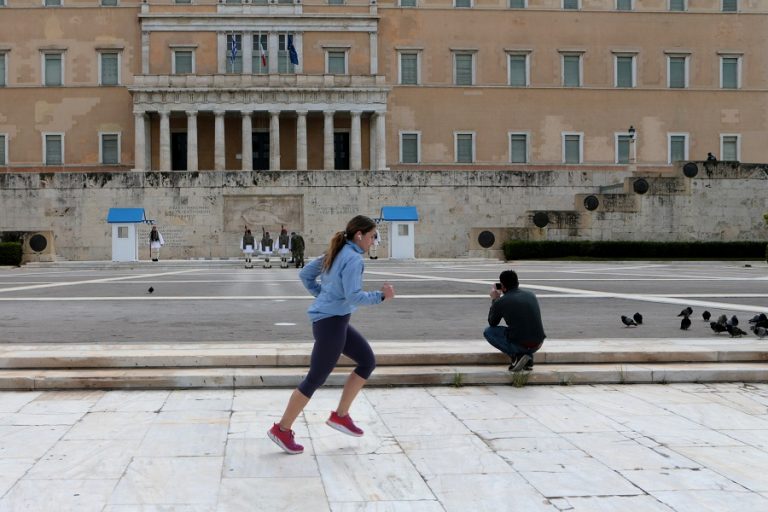 Online χάρτες της Apple «επιτηρούν» την απαγόρευση κυκλοφορίας- Τι δείχνουν για την Ελλάδα