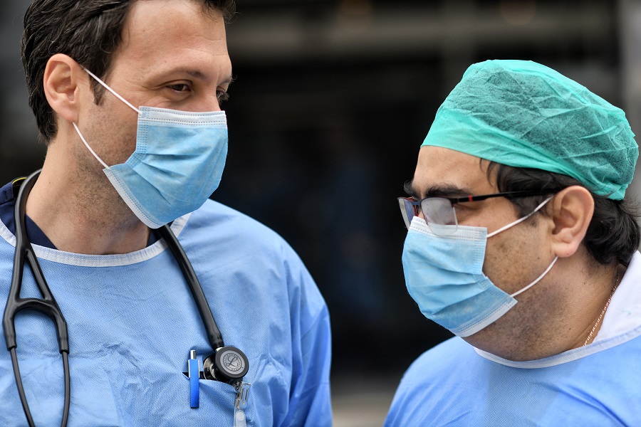 Η L’artigiano προσφέρει 1.500 προστατευτικές μάσκες και 50.000 χειρουργικά γάντια στο «Σωτηρία»