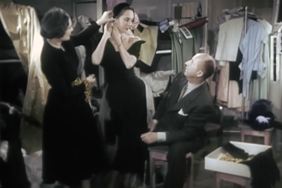 Σπάνιο βίντεο δείχνει τον Christian Dior να ετοιμάζει επίδειξη στο ατελιέ του το 1949