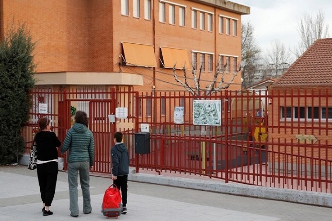 Ξανανοίγουν σταδιακά και με προφυλάξεις τα σχολεία στις χώρες της Ευρώπης