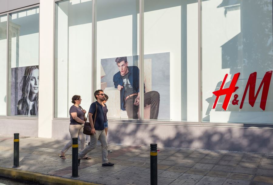 H&M: Ενεργοποιεί πέντε νέα σήματα online στην Ελλάδα τον Μάιο