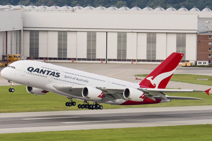 Qantas Airways: Δεν θα αφήσει άδεια τη μεσαία θέση των αεροπλάνων
